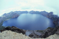 Mt. Baekdusan where legendary Hwanung descended from heaven (Photo: Yonhap News)