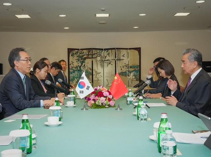 Foreign minister, China hint at bilateral summit in November